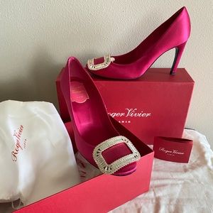 NEW Roger Vivier belle de nuit pump with buckle